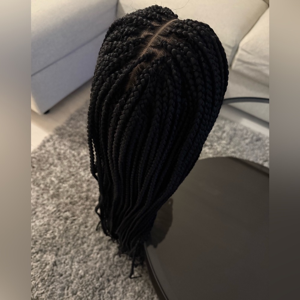 Black Knotless Braided Wig